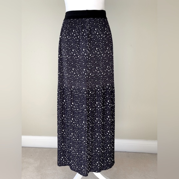Punt O Roma Dresses & Skirts - Punt o Roma Blue & While Elastic Waist Long Pleated Maxi Casual Skirt EUC